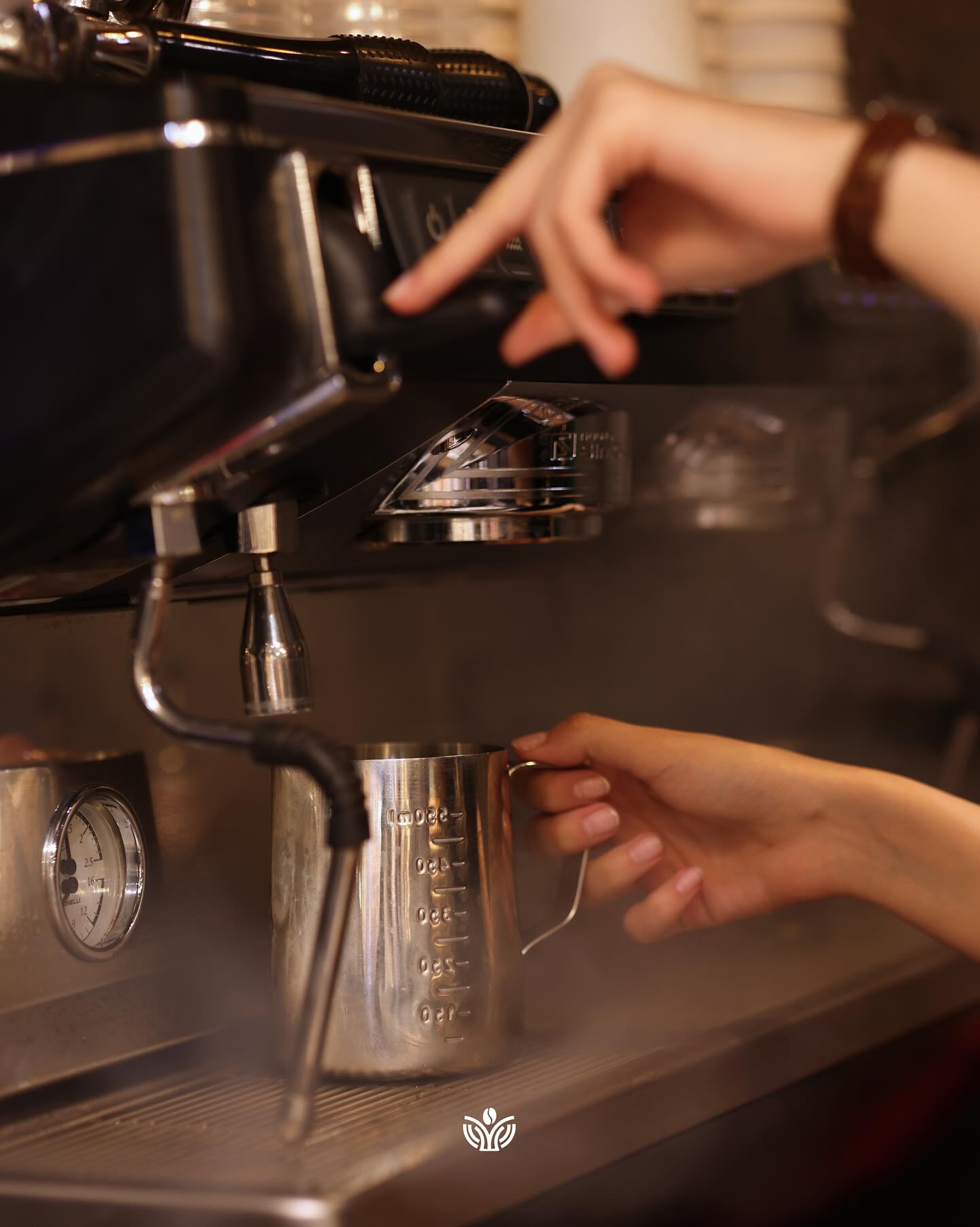 Coffee Burmunq espresso machine preparing milk