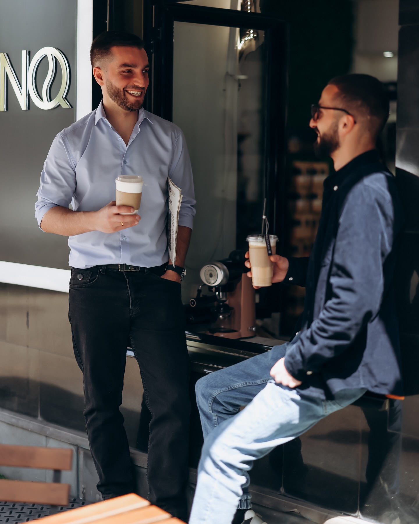 Coffee Burmunq guests enjoying takeaway drinks